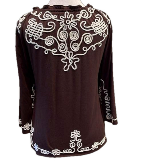 Lauren Michelle M stretch brown 3/4 sleeve appliqué top with shimmery thread - Picture 6 of 12